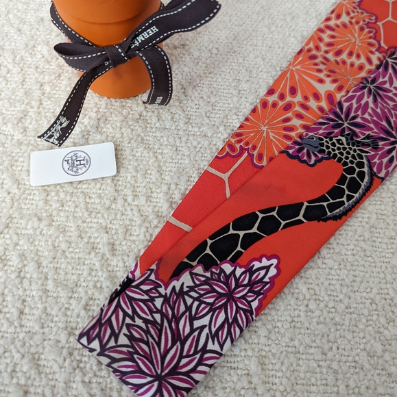 Authentic Hermes Silk Twilly - Picture 7 of 11